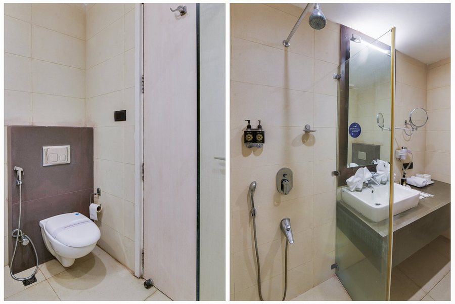 Hotel Bluestone Nehru Place — Bathroom
