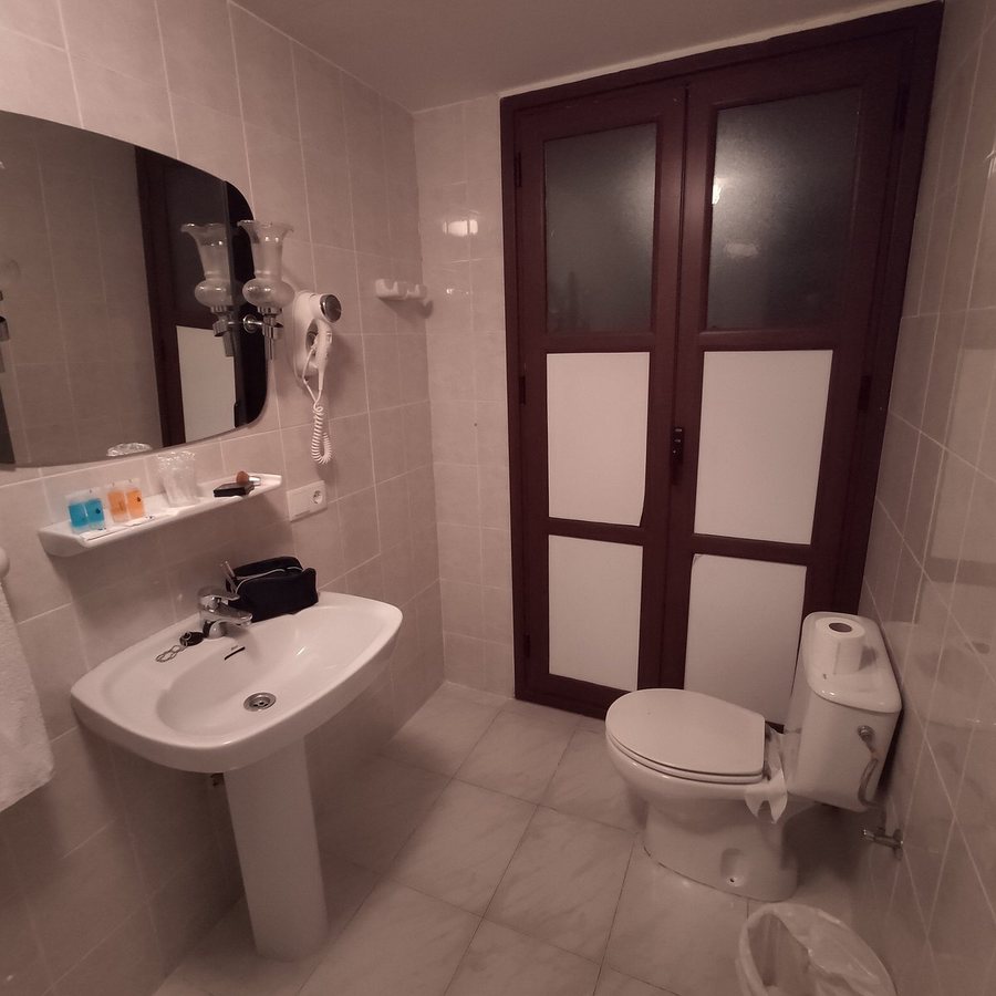 Hotel Bodega Araoz De Lamadrid — Bathroom