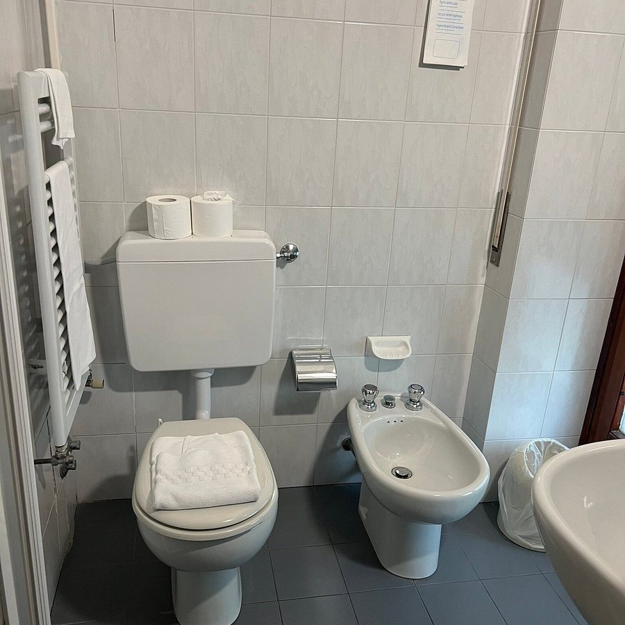 Hotel Bodoni — Bathroom