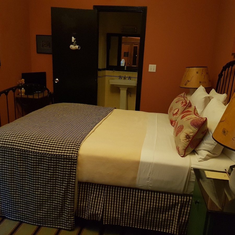Hotel Boheme — Guest room
