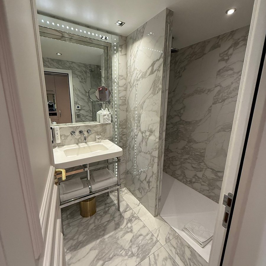Hotel Bowmann Paris — Bathroom