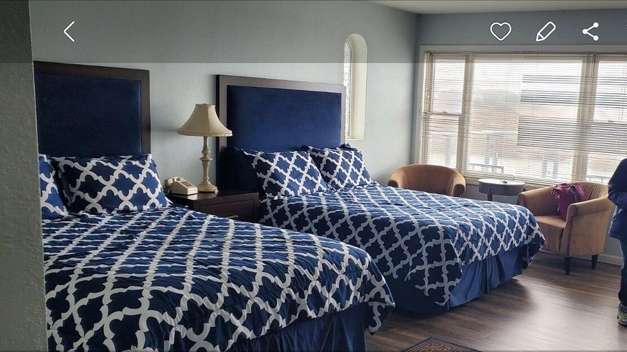 Hotel Breakers — Guest room