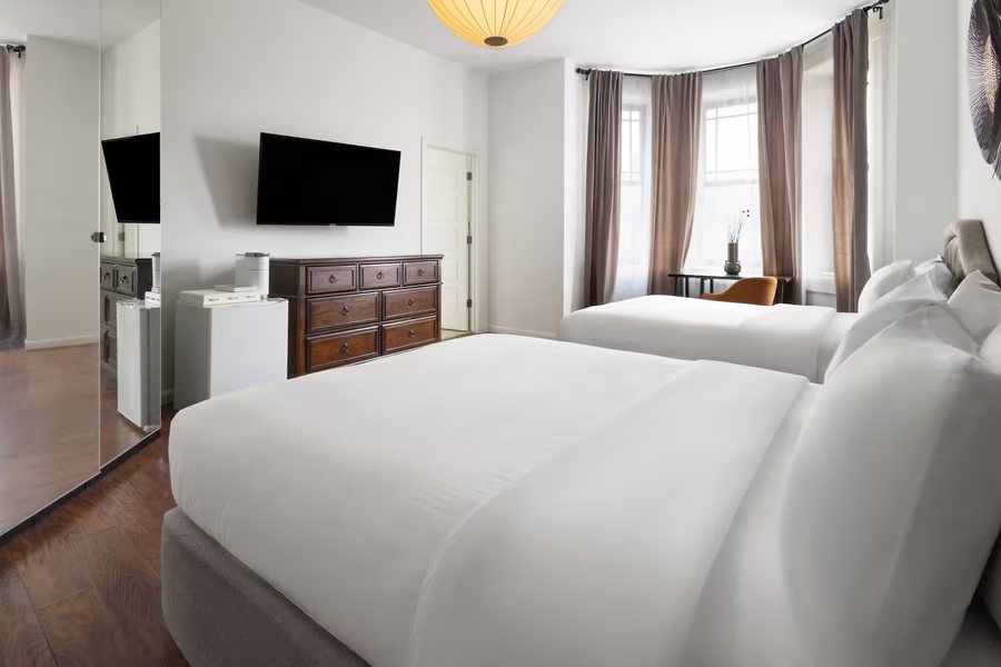 Hotel Brexton — Guest room