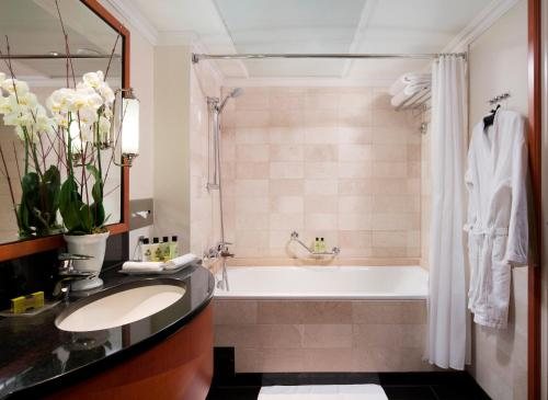 Hotel Bristol — Bathroom