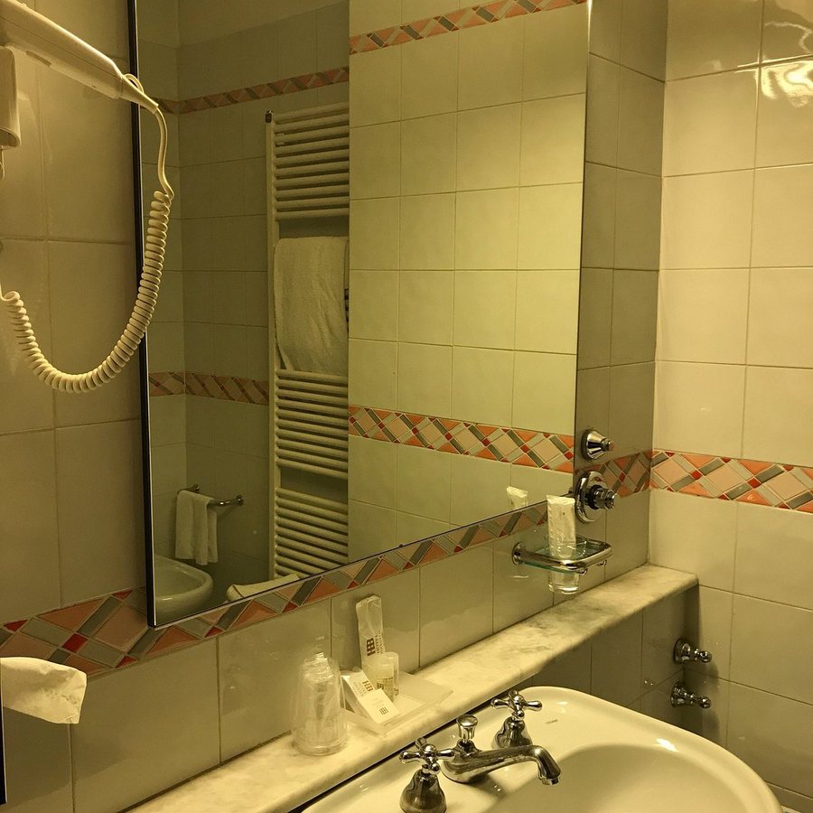 Hotel Bristol Milano — Bathroom