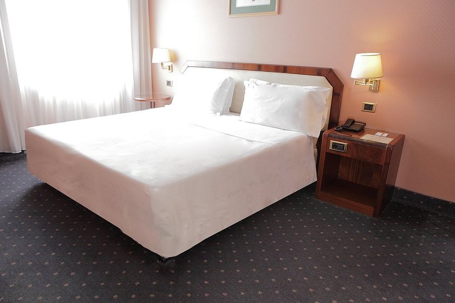 Hotel Bristol Milano — Guest room