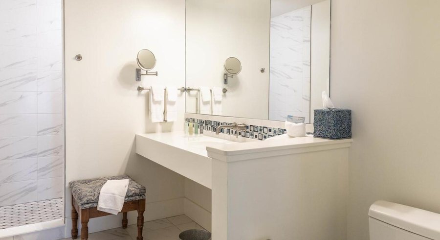 Hotel Broad Ripple — Bathroom