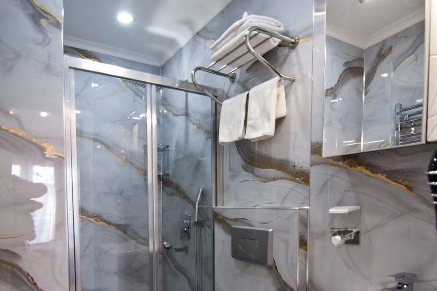 Hotel Broken Column Istanbul — Bathroom