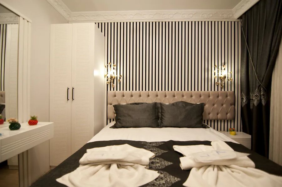 Hotel Broken Column Istanbul — Guest room