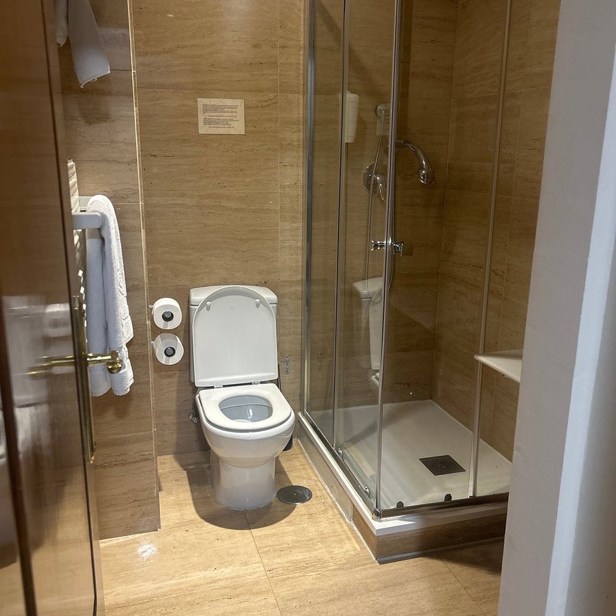 Hotel Caballero Errante — Bathroom