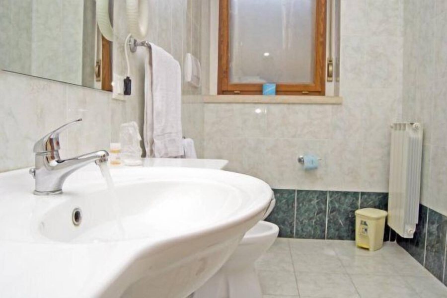 Hotel California — Bathroom