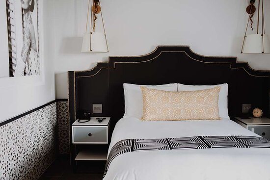 Hotel Californian — Guest room