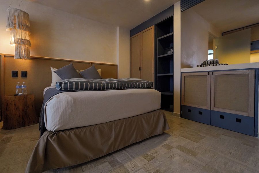 Hotel Calypso Cancun — Guest room