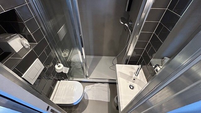 Hotel Campanile Paris Bercy Village — Bathroom