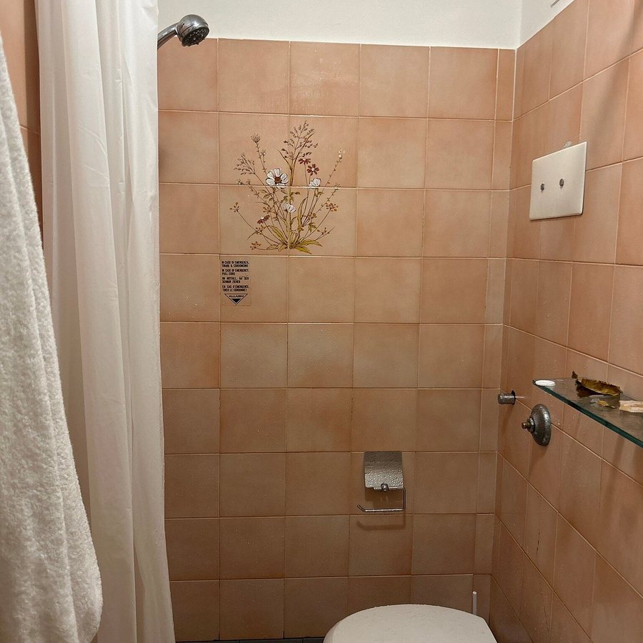 Hotel Canada Venezia — Bathroom