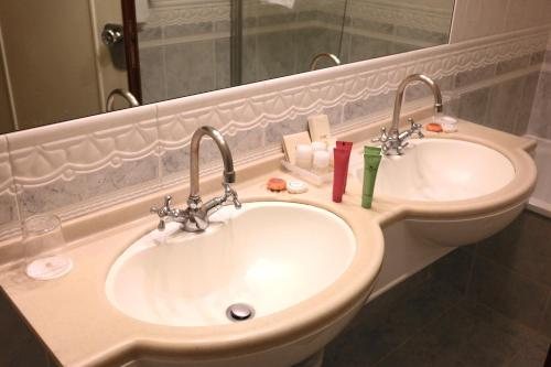 Hotel Canal Grande — Bathroom