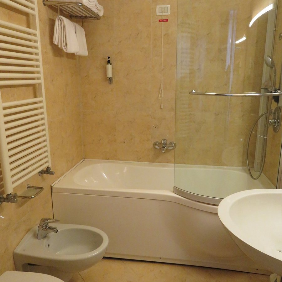 Hotel Canaletto — Bathroom