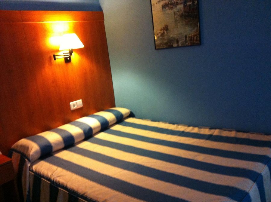 Hotel Canton Barcelona Catalonia — Guest room
