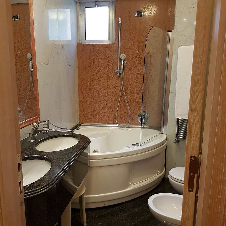 Hotel Capitol Milano — Bathroom