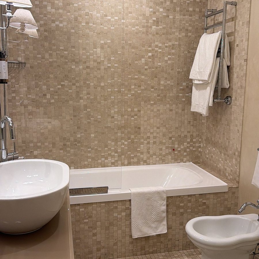 Hotel Caravaggio — Bathroom