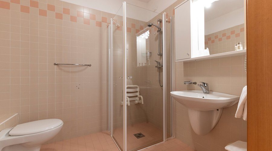 Hotel Caravel — Bathroom