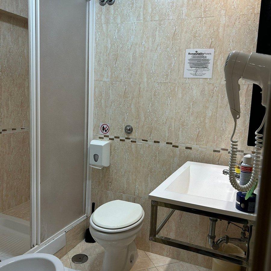 Hotel Caravita — Bathroom