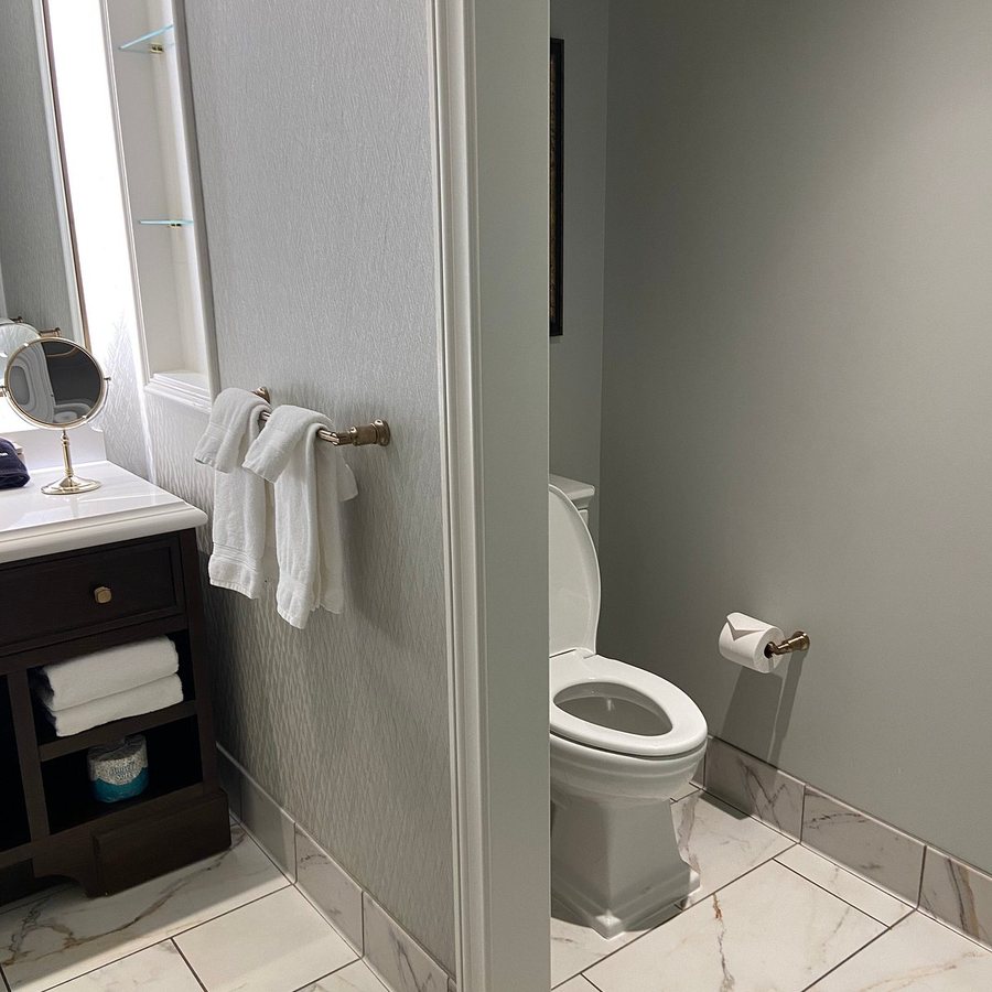 Hotel Carmichael Autograph Collection — Bathroom