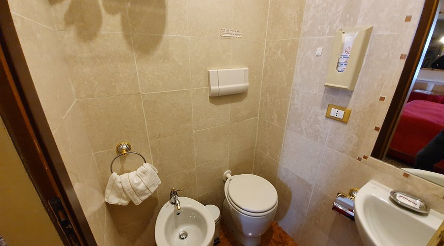 Hotel Casa Petrarca — Bathroom