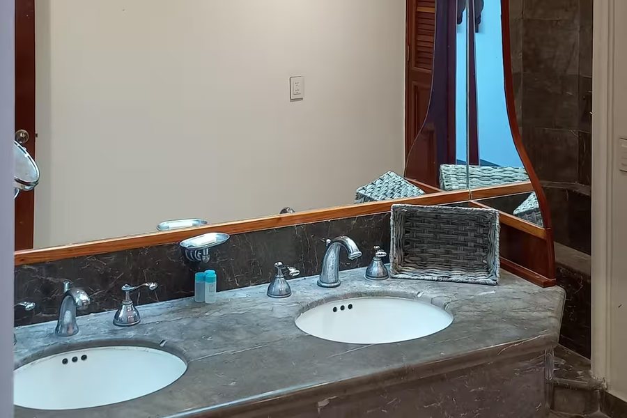 Hotel Casa Turquesa — Bathroom
