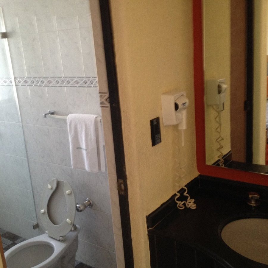 Hotel Castropol — Bathroom