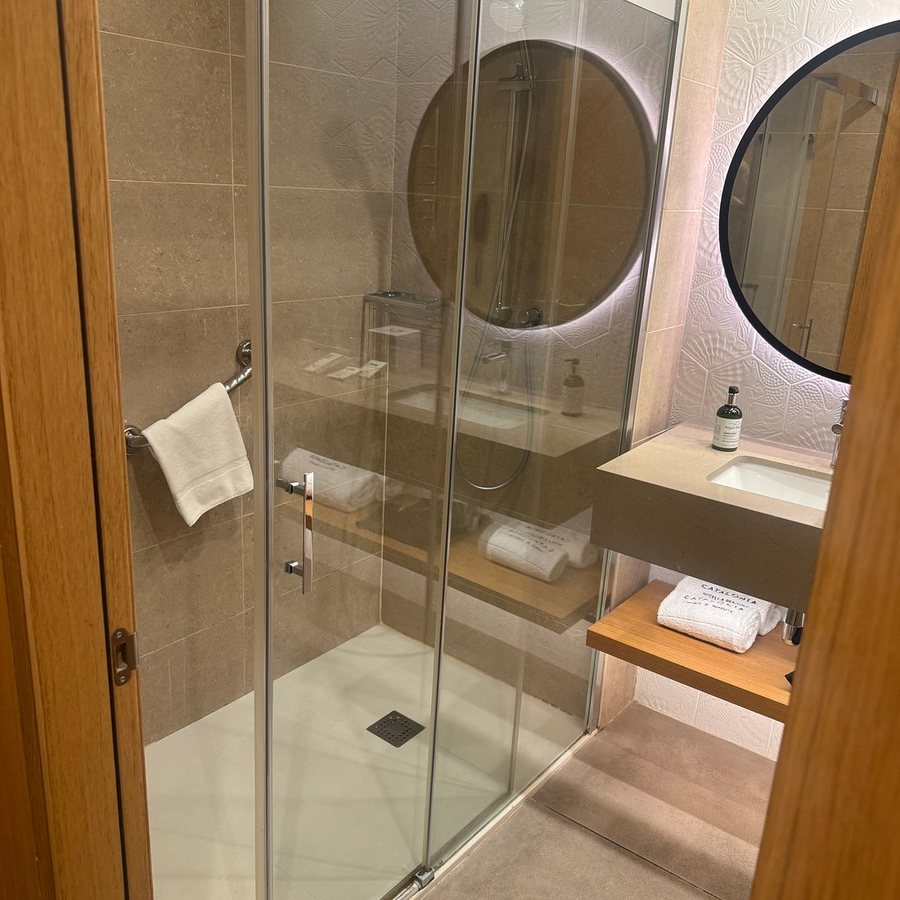 Hotel Catalonia Eixample 1864 Barcelona Catalonia — Bathroom