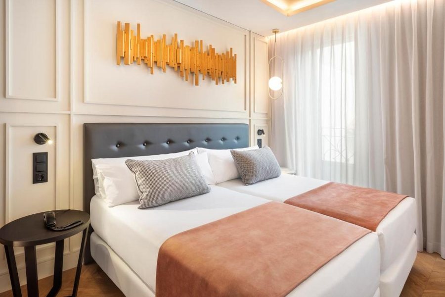 Hotel Catalonia Goya — Guest room