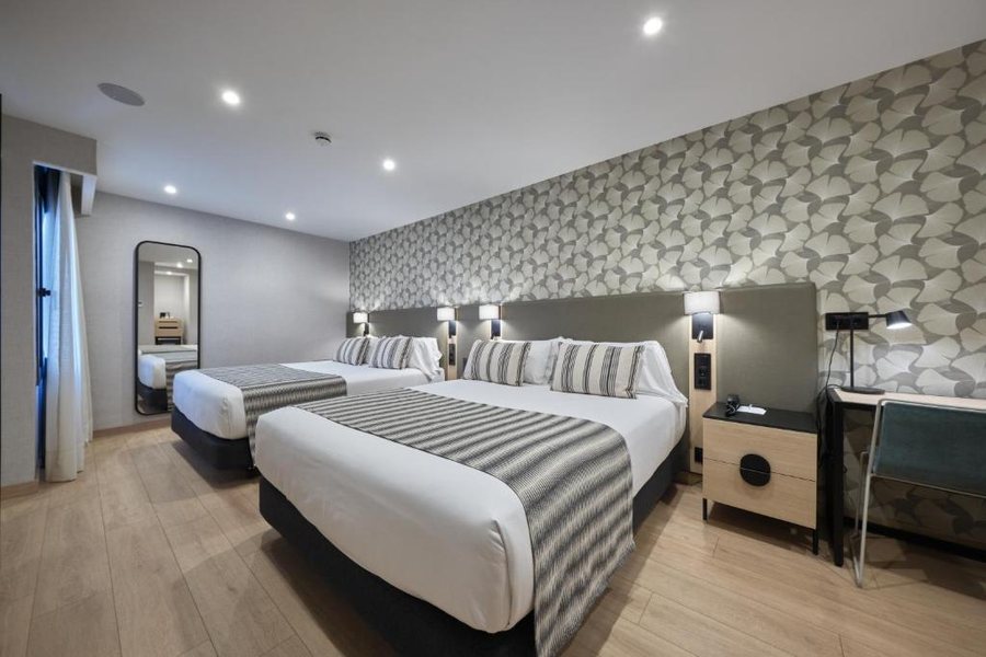 Hotel Catalonia Park Guell Barcelona Catalonia — Guest room