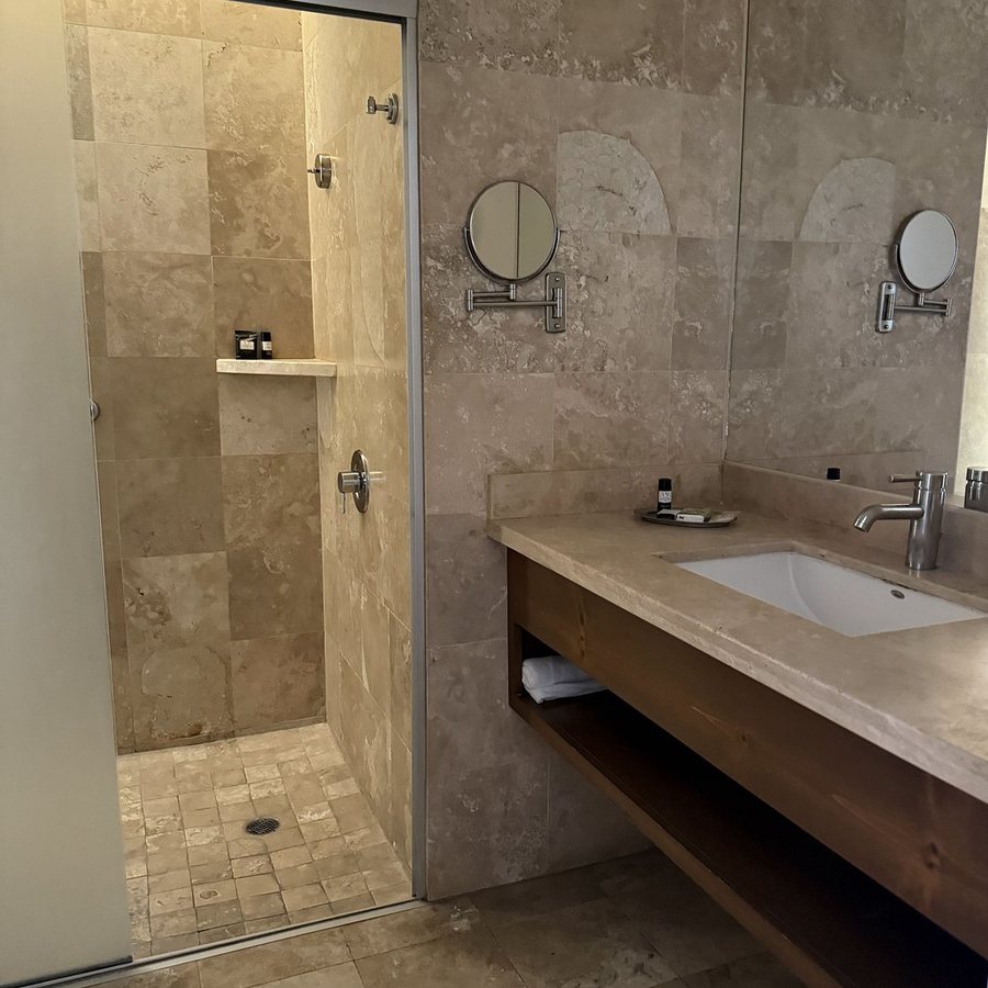 Hotel Catedral La Paz — Bathroom