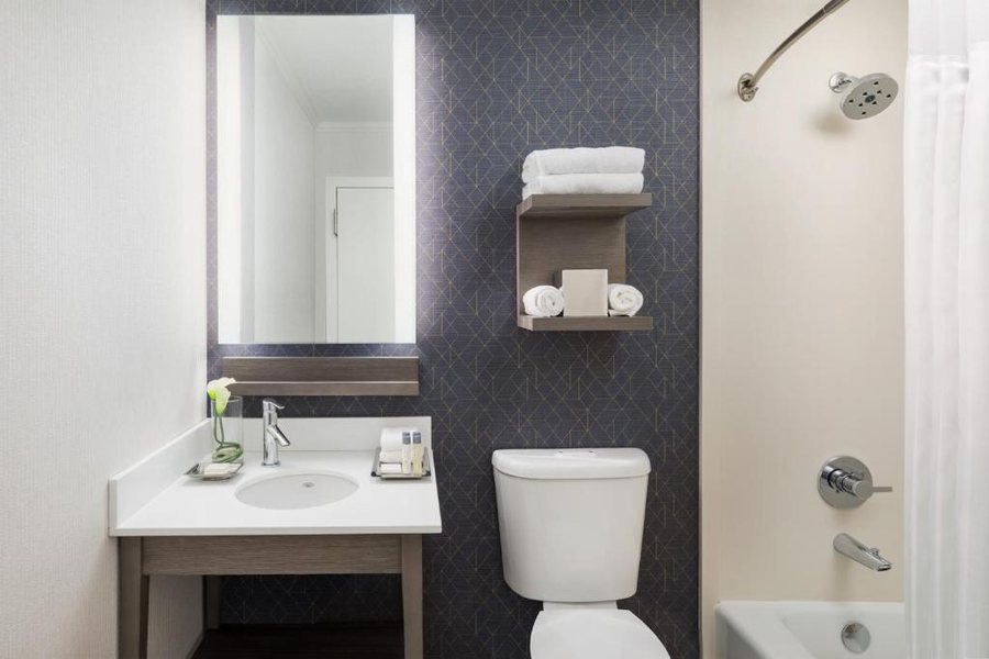 Hotel Caza Fisherman s Wharf — Bathroom