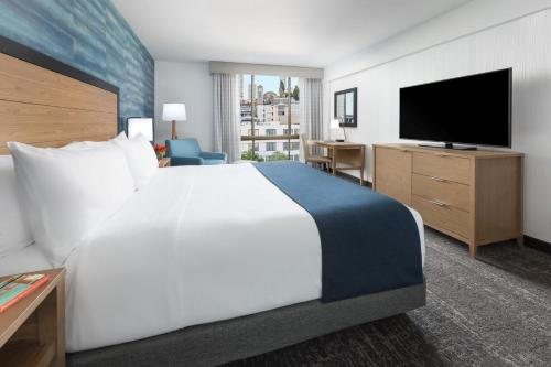 Hotel Caza Fisherman s Wharf — Guest room