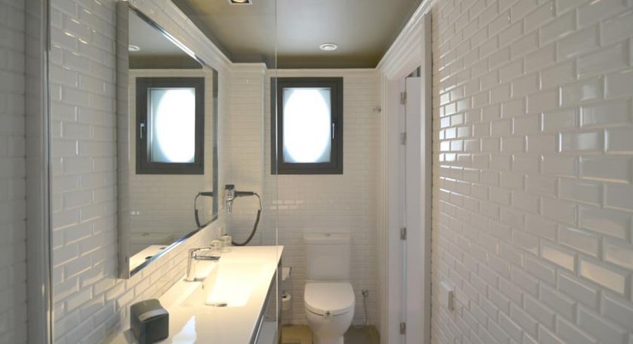 Hotel Center Gran Via Barcelona Catalonia — Bathroom