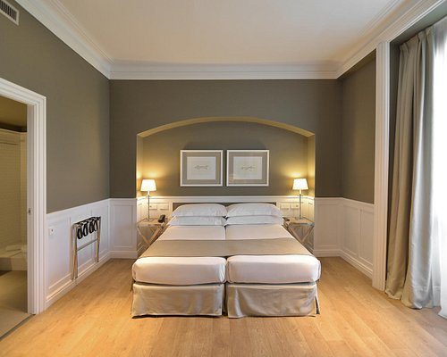 Hotel Center Gran Via Barcelona Catalonia — Guest room