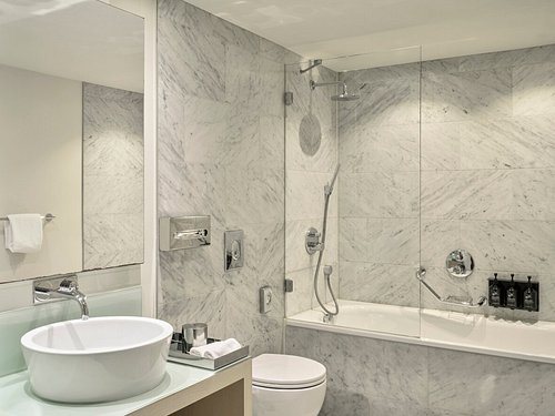Hotel Central Park — Bathroom