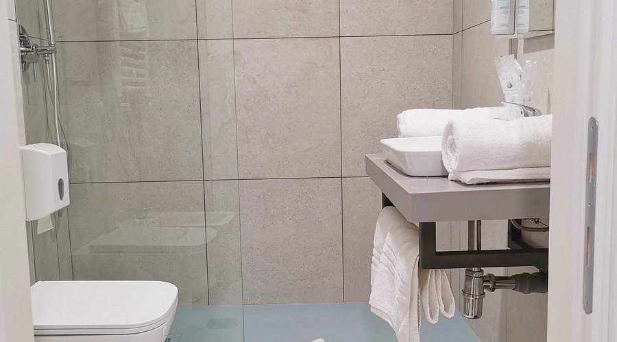 Hotel Central Station — Bathroom