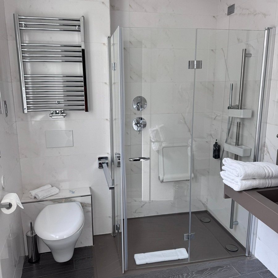 Hotel Centrale — Bathroom