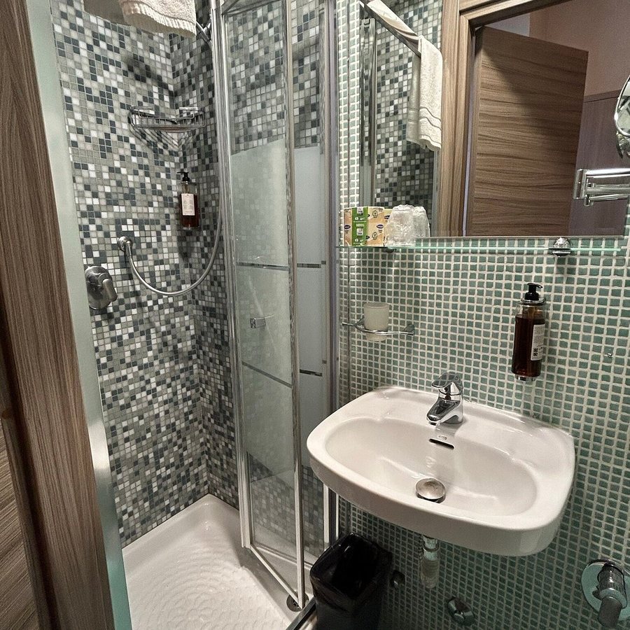Hotel Centro Cavour — Bathroom