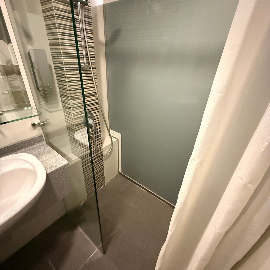 Hotel Chancellor at Orchard — Bathroom