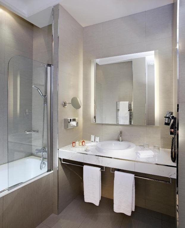 Hotel Chateau Frontenac — Bathroom
