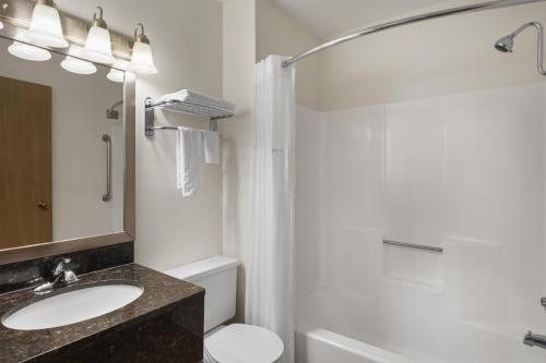 Hotel Chequamegon Signature Collection — Bathroom