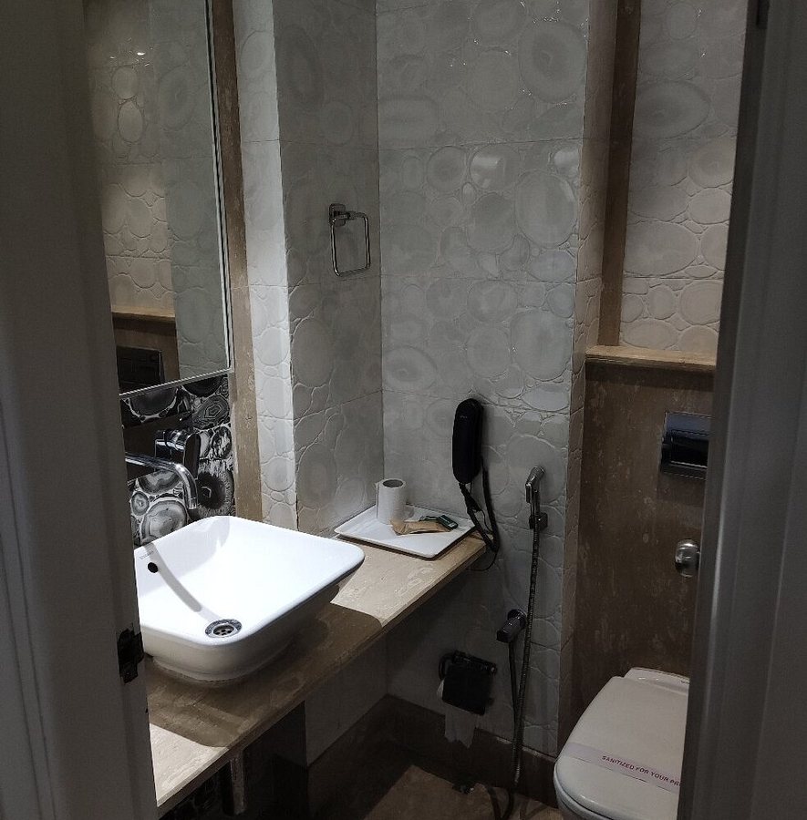 Hotel City Empire — Bathroom