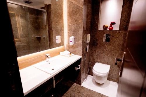Hotel City Pride — Bathroom
