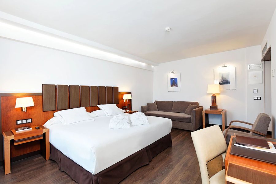 Hotel Claridge — Guest room