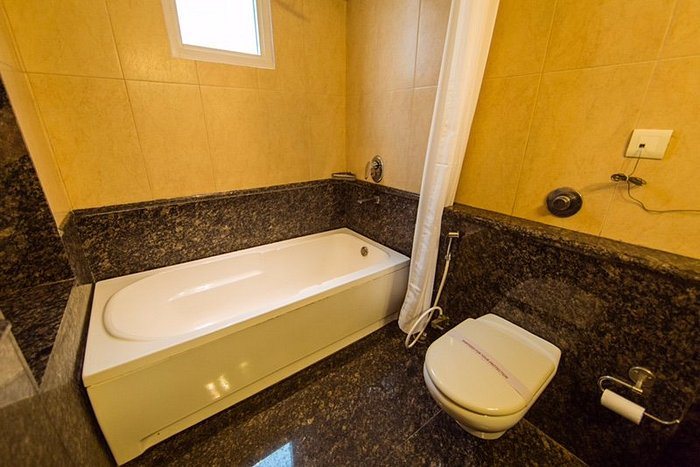 Hotel Clark International — Bathroom