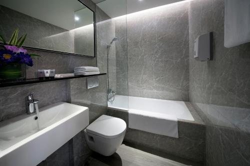 Hotel Classic by Venue — Bathroom